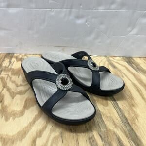Crocs Womens Sanrah Black Size 8 Silver Jeweled Medallion Wedge Sandals